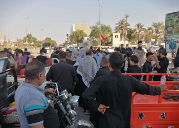 تجمع عوائل شهداء تشرين في الناصرية لغرض افتتاح جسر الزيتون