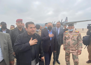 بالصور: خلية الازمة الوزارية برئاسة الاعرجي تصل قاعدة الامام علي الجوية في الناصرية