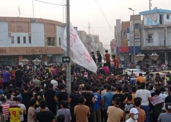 بالصور: مئات المحتجين يتظاهرون استنكارا لحادثة حريق مركز عزل الناصرية