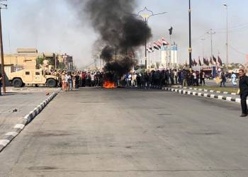 شهود عيان: خريجون يغلقون شارع الامام علي للمطالبة بالتعيين