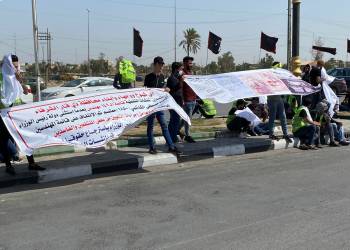 العشرات من خريجي الهندسة في ذي قار يتظاهرون للمطالبة بالتعيين على ملاك النفط