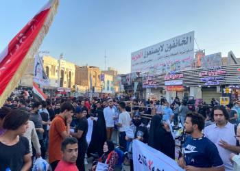 بالصور: متظاهرو ساحة الحبوبي وسط الناصرية يحيون الذكرى السنوية الثانية للتظاهرات