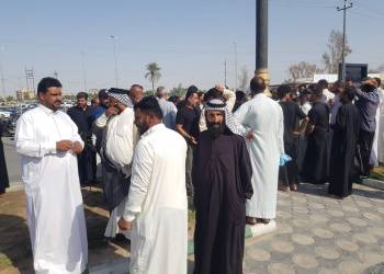 شهود عيان: العشرات من اصحاب الشاحنات يتظاهرون امام ديوان محافظة ذي قار
