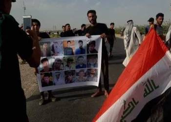 العشرات من اهالي قضاء الفجر يقطعون طريق فجر - ال بدير مطالبين باكمال الممر الثاني