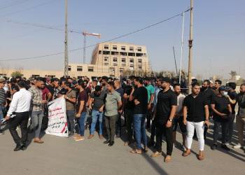 بالصور: خريجو الادارة والاقتصاد في ذي قار يتظاهرون للمطالبة بالتعيين