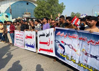 بالصور: المئات من خريجي المعاهد التقنية في الناصرية يتظاهرون للمطالبة بالتعيين