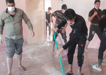 بالصورة: مبادرة شبابية لتنظيف وتأهيل مدارس خلف السريع في الناصرية 