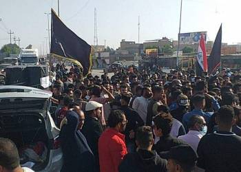بالصور: عقود محطة الناصرية الحرارية يتظاهرون للمطالبة بصرف رواتبهم