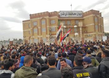 بالصور:  المعتصمون امام شركة نفط ذي قار يتظاهرون قرب ديوان المحافظة 