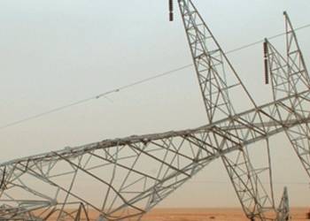 عاصفة تتسبب بسقوط 12 عمود كهرباء في ذي قار