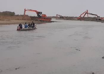 بالصور: حملة لكري شط "ابو لحية" في قضاء الإصلاح لضمان منسوب مائي للاهوار
