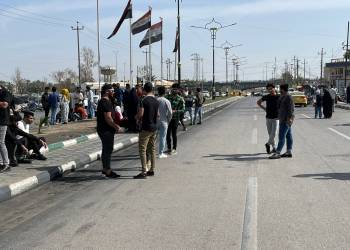 بالصور: تجدد تظاهرات الخريجين امام مبنى ديوان محافظة ذي قار