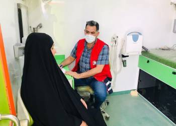 بالصور: العيادة الطبية المتنقلة في الناصرية تشمل اكثر من 100 مواطن بخدماتها العلاجية