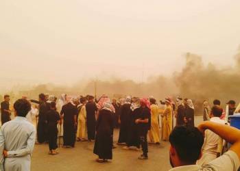 مواطنون يجددون قطع طريق الناصرية الشرقي