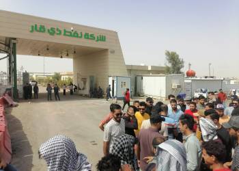 تجدد التظاهرات أمام مبنى شركة نفط ذي قار