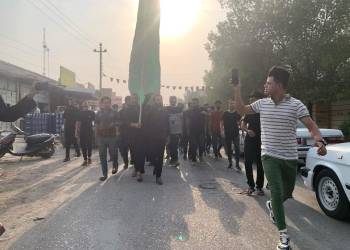 بالصور: أتباع الصدر ينظمونَ تظاهرةً وسط سوق الشيوخ