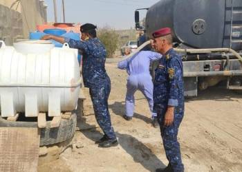 الشرطة الاتحادية تنظم حملة لتوزيع الماء على مناطق تعاني من شح المياه في ذي قار