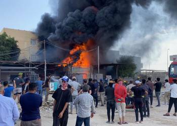 بالصور : إخماد حريق اندلع داخل مخزن للأصباغ وسط الناصرية
