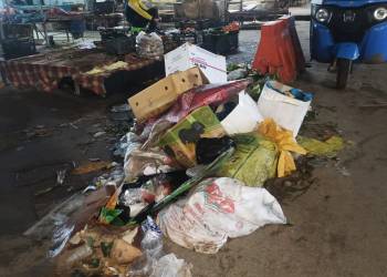 بالصور: النفايات تتكدس في شوارع قضاء قلعة سكر بعد إضراب عمال النظافة