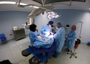 فريق طبي ينجح بإجراء عملية جراحية نادرة لطفل تعرض لإطلاق نار في ذي قار