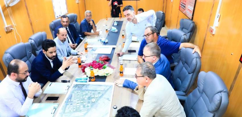 اجتماع المحافظ مع الوفد الايطالي